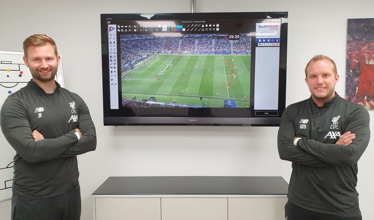 The two analysis roles in football